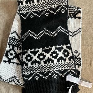 Old navy reversible Knit scarf NWT